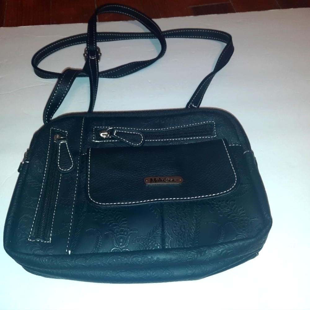 Small multi-pocket crossbody